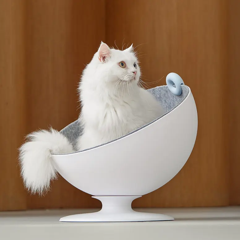 Rotating Pod-Style Cat Bed